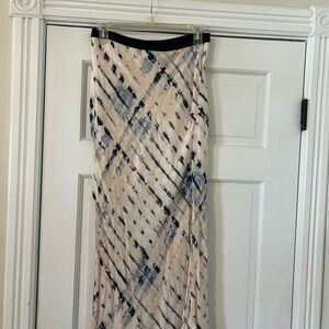 Sanctuary Navy and Cream wave pattern skirt.